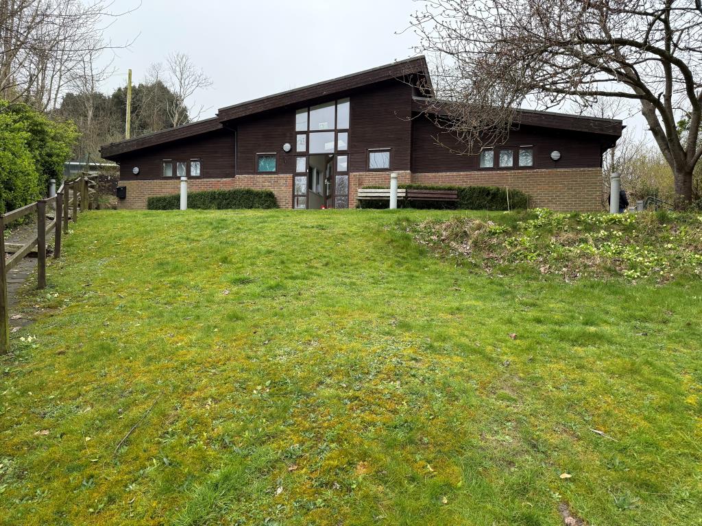 Lot: 77 - FORMER YOUTH HOSTEL IN ELEVATED LOCATION WITH POTENTIAL - Front of the property